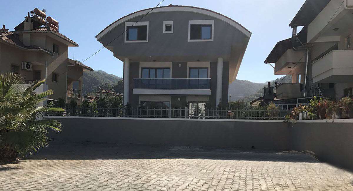 Sarmaşık Apartmanı